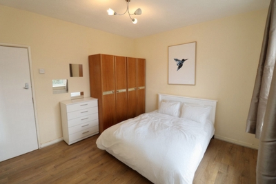 Double room - Single use to rent in Edgeworth House,Boundary Road, South Hampstead, London, NW8