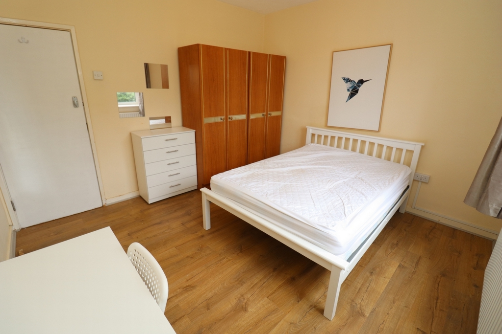 Double room - Single use to rent in South Hampstead, London, NW8