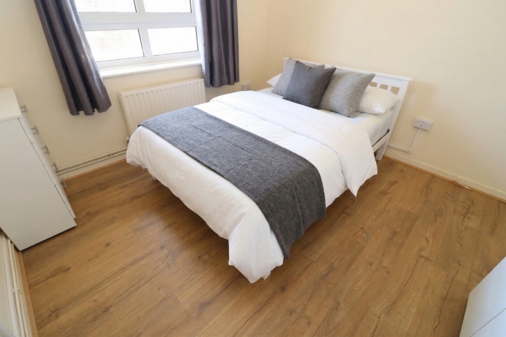Double room - Single use to rent in South Hampstead, London, NW8