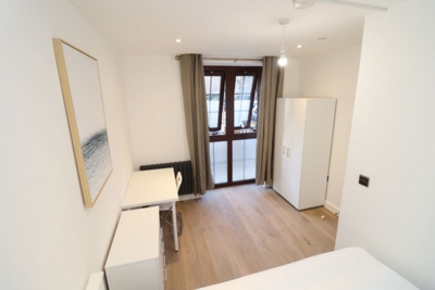 3 Bedroom Double room - Single use to rent in Jubilee Street, Aldgate East, London, E1
