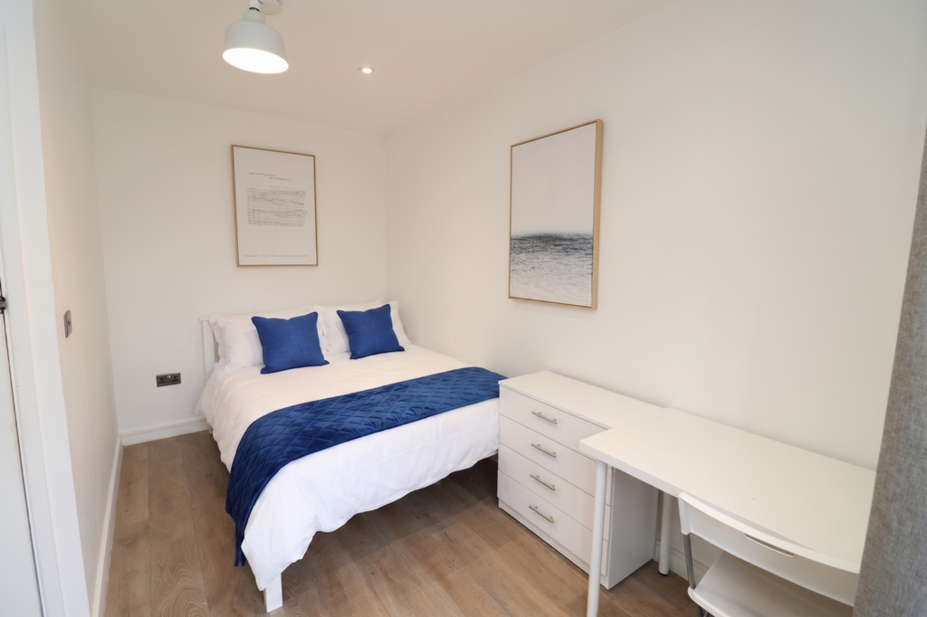 3 Bedroom Double room - Single use to rent in Aldgate East, London, E1
