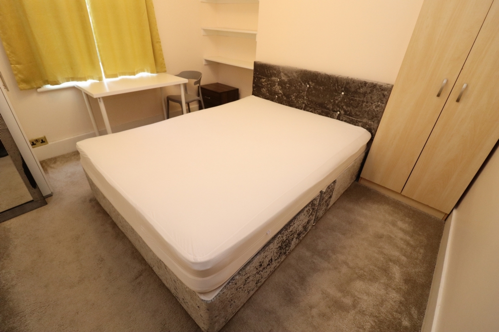 Double room - Single use to rent in West Hampstead, London, NW6