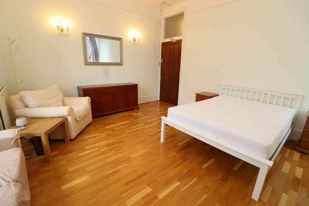 Double room - Single use to rent in West Hampstead, London, NW6