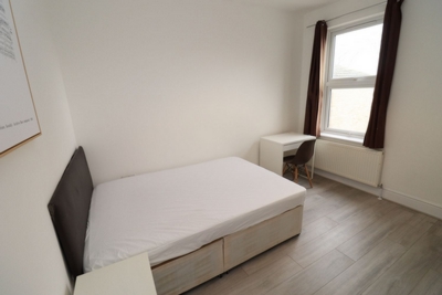 6 Bedroom Double room - Single use to rent in Inverine Road, Charlton, London, SE7