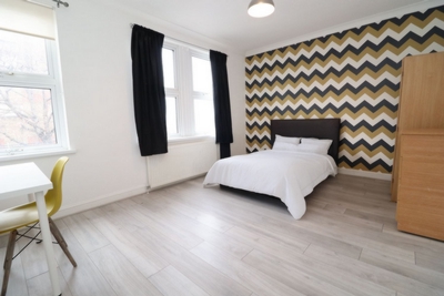Double room - Single use to rent in Calydon Road, Charlton, London, SE7