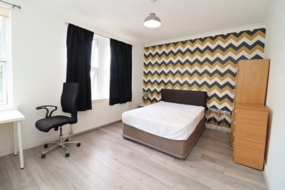 Double room - Single use to rent in Calydon Road, Charlton, London, SE7
