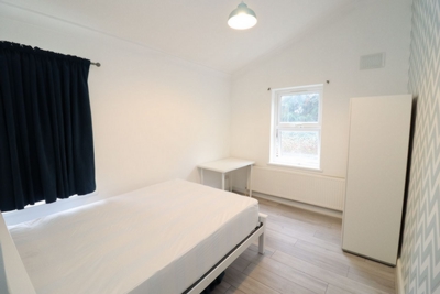 Double room - Single use to rent in Calydon Road, Charlton, London, SE7
