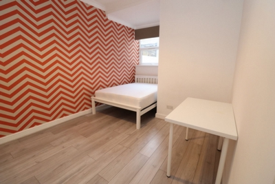Double room - Single use to rent in Calydon Road, Charlton, London, SE7