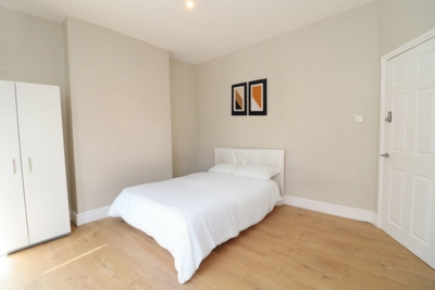 Double room - Single use to rent in Farley Road, Catford, London, SE6