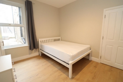 Double room - Single use to rent in Farley Road, Catford, London, SE6