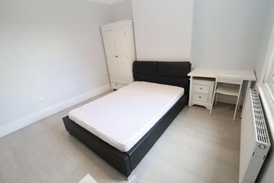 Double room - Single use to rent in Bowness Road, Catford, London, SE6