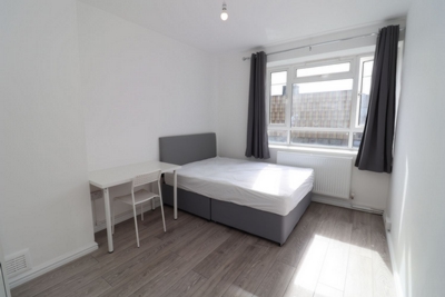 Double room - Single use to rent in Havelock Close,India Way, White City, London, W12