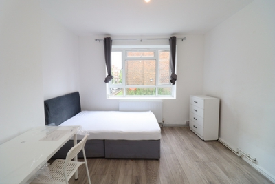 Double Room to rent in Havelock Close,India Way, White City, London, W12
