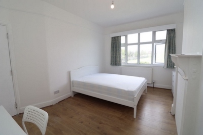 Double room - Single use to rent in The Ride, Brentford, London, TW8