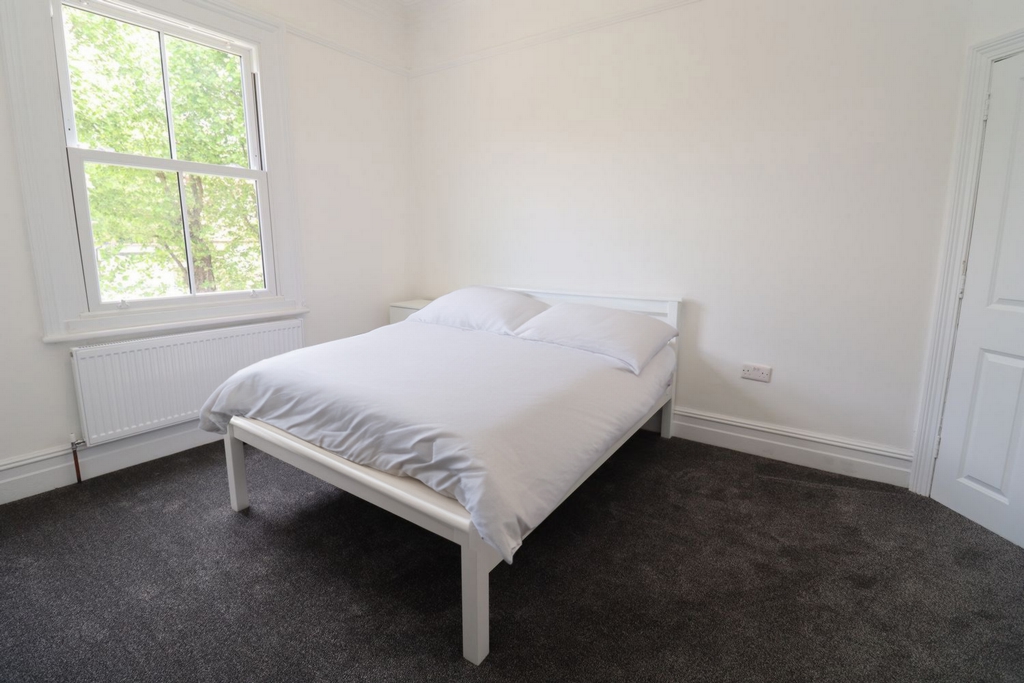 Double room - Single use to rent in Ealing, London, W5