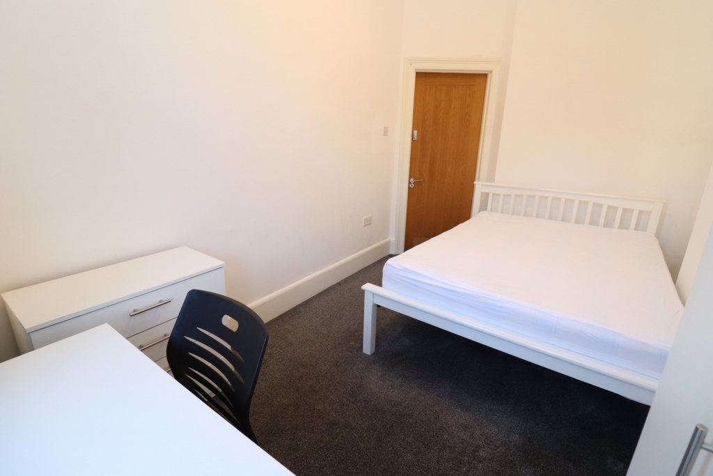 Double room - Single use to rent in Ealing, London, W5