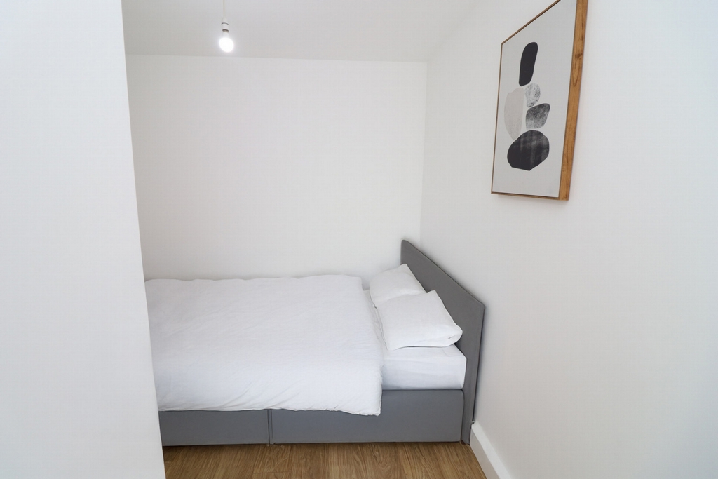 Double room - Single use to rent in Kilburn Park, London, NW6