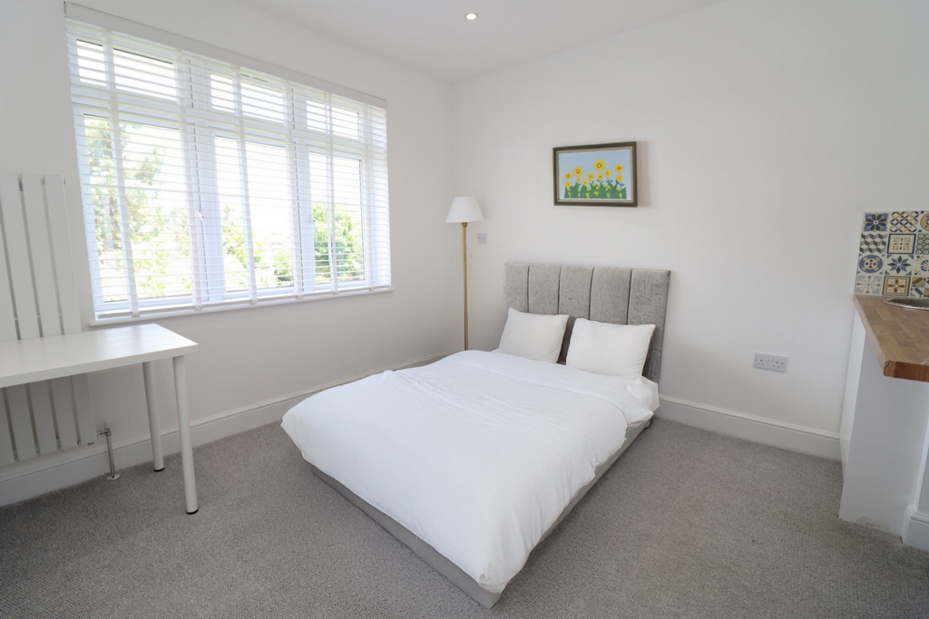 Double room - Single use to rent in Morden, London, SM4