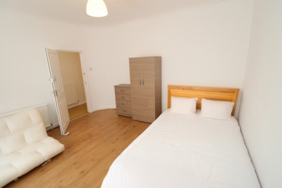Double room - Single use to rent in Bollo Bridge Road, South Acton, London, W3