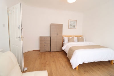 Double room - Single use to rent in Bollo Bridge Road, South Acton, London, W3