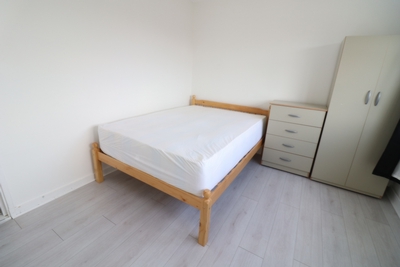 Double room - Single use to rent in Bedser Drive, Greenford, London, UB6