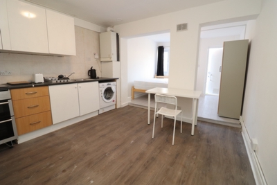 Studio to rent in Bedser Drive, Greenford, London, UB6