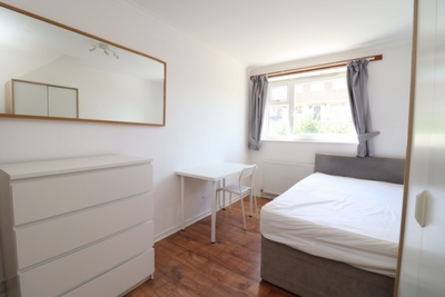 Double room - Single use to rent in Aintree Estate, Fulham, London, SW6