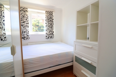 Double room - Single use to rent in Aintree Estate, Fulham, London, SW6