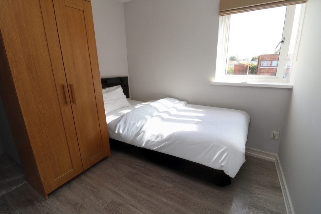 Double room - Single use to rent in West Ealing, London, W7