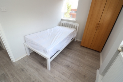 Double room - Single use to rent in Stafford Court,Copley Close, West Ealing, London, W7