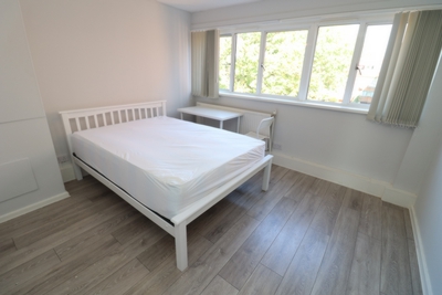 Double room - Single use to rent in Stafford Court,Copley Close, West Ealing, London, W7