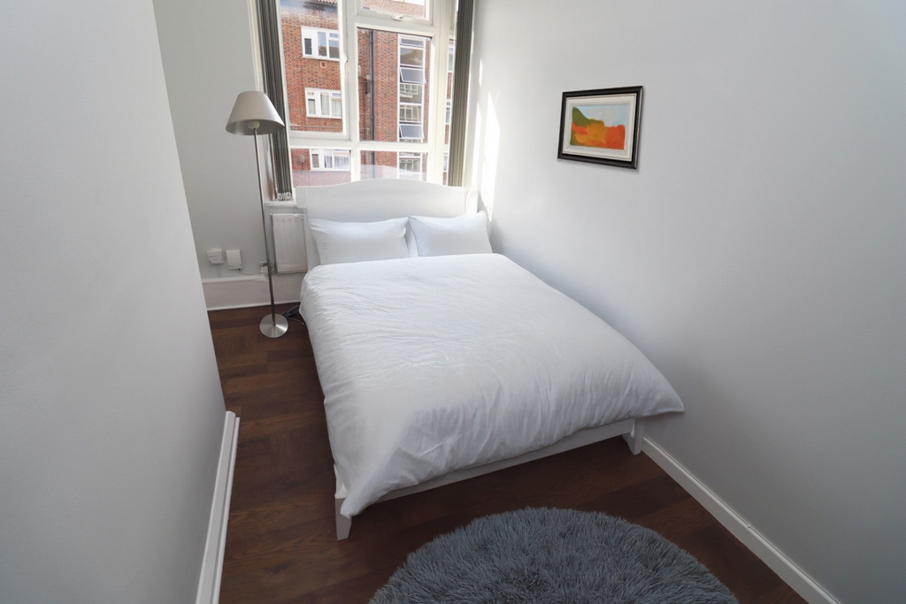Double room - Single use to rent in Acton Central, London, W3