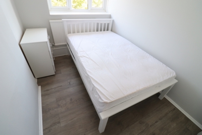 Double room - Single use to rent in Maple Avenue, Acton Central, London, W3