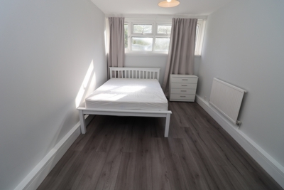 Double room - Single use to rent in Haddon Court,Trinity Way, Acton Central, London, W3