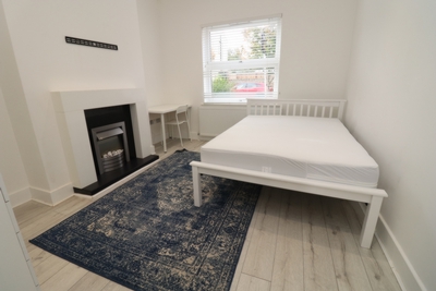 Double room - Single use to rent in Wells House Road, North Acton, London, NW10