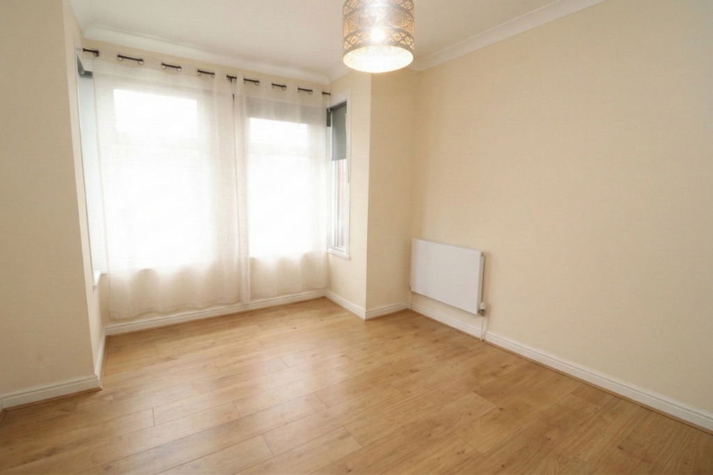 1 Bedroom Studio to rent in Ilford, London, IG3