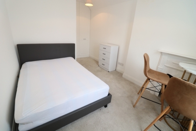Double room - Single use to rent in Melrose Avenue, Willesden Green, London, NW2