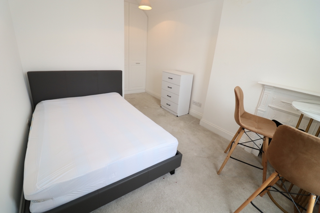 Double room - Single use to rent in Willesden Green, London, NW2