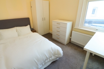 Double room - Single use to rent in Dawes Road, Fulham, London, SW6