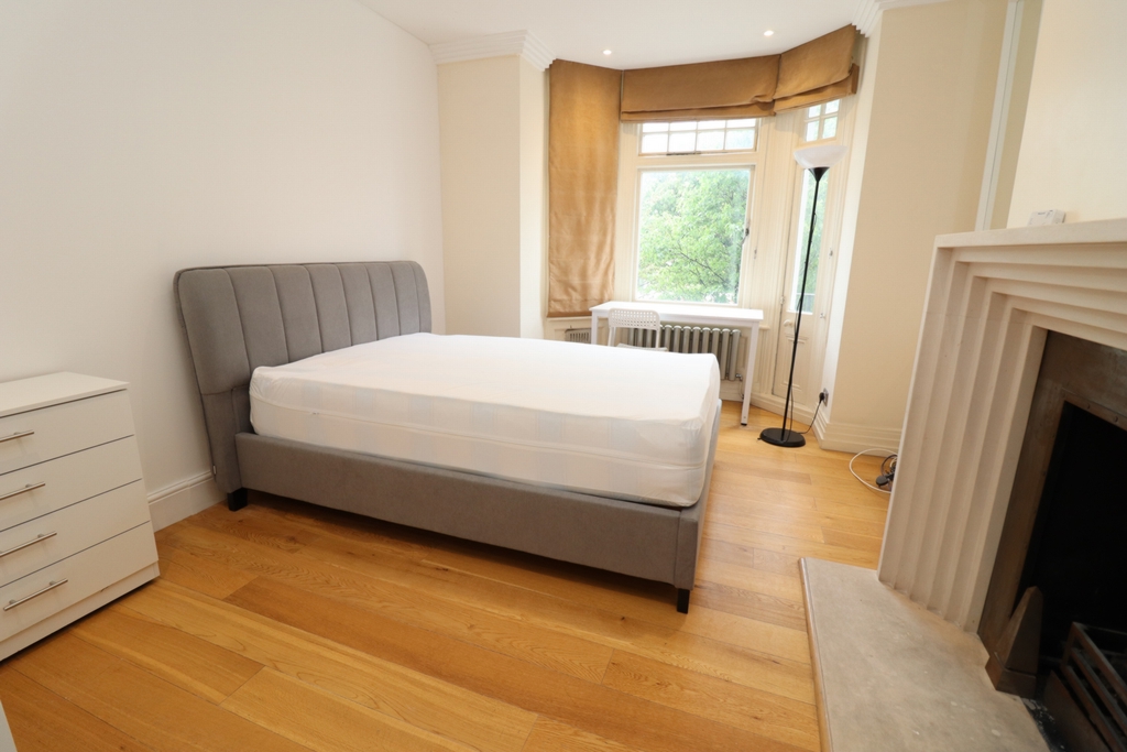 Double room - Single use to rent in St. John's Wood, London, NW8