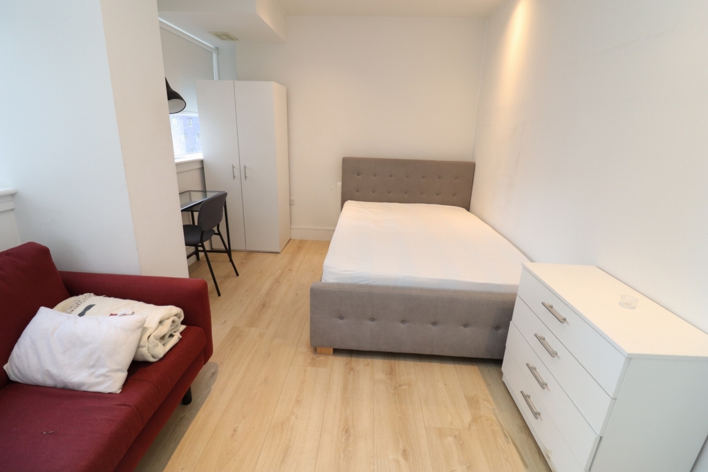 2 Bedroom Double room - Single use to rent in Wembley, London, HA9