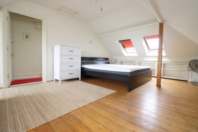 Double room - Single use to rent in Manor Court Road, Hanwell, London, W7
