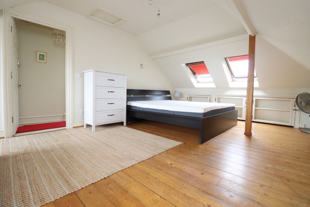 Double room - Single use to rent in Hanwell, London, W7
