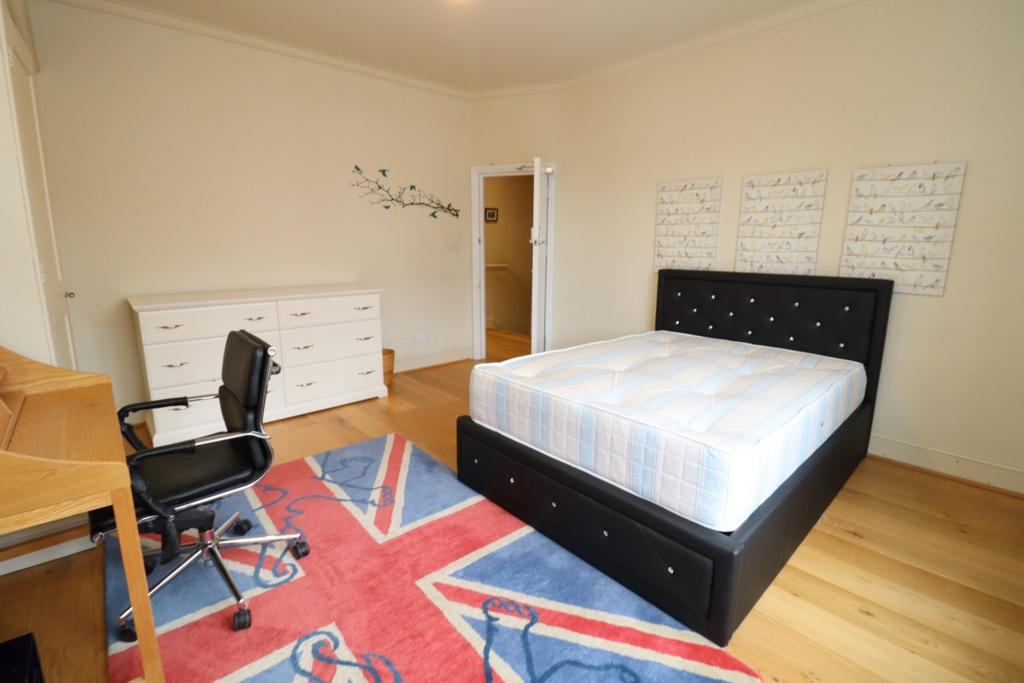 Double room - Single use to rent in Hanwell, London, W7