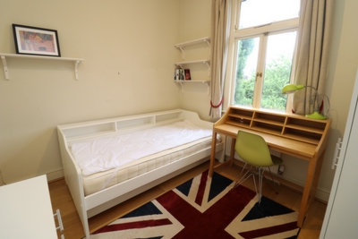 Single Room to rent in Manor Court Road, Hanwell, London, W7