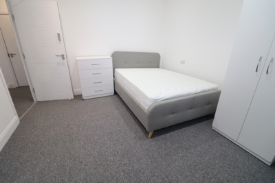 Ensuite Single Room to rent in Bideford Avenue, Perivale, London, UB6