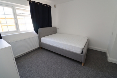 Ensuite Single Room to rent in Bideford Avenue, Perivale, London, UB6