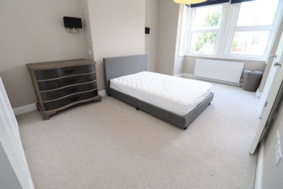 Ensuite Single Room to rent in Maldon Road, Acton Central, London, W3