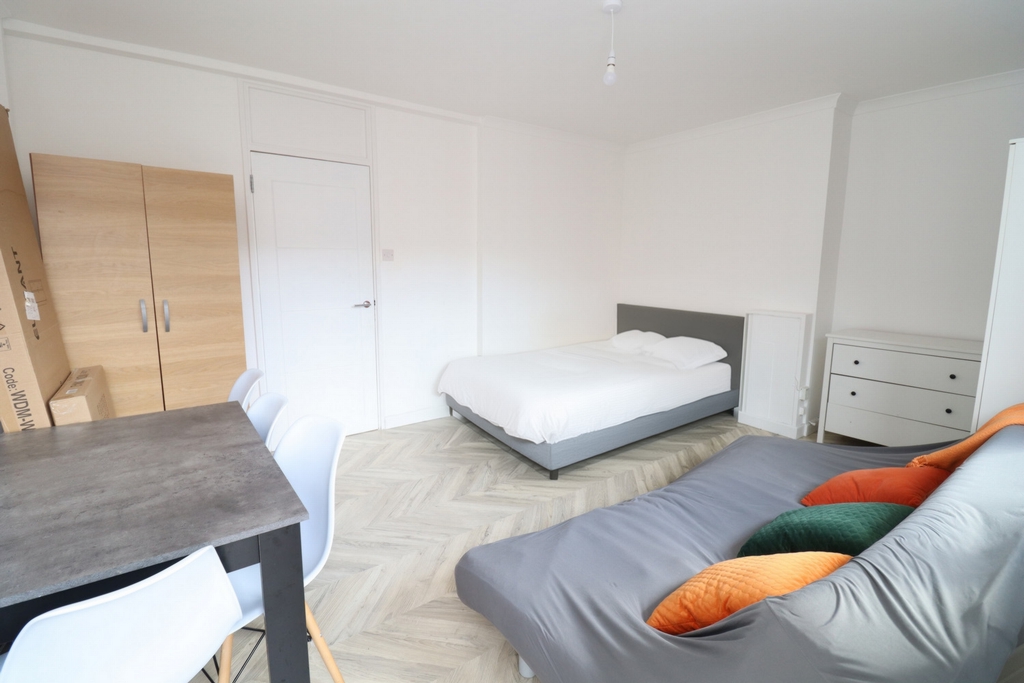 Double room - Single use to rent in Caledonian Road & Barnsbury, London, N1