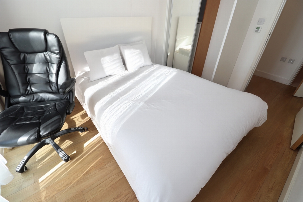 Double room - Single use to rent in Bromley-By-Bow, London, E3